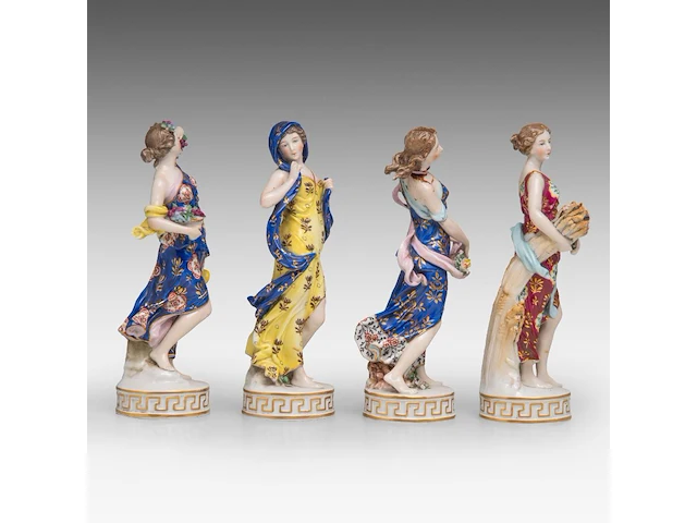 A collection of polychrome saxony porcelain figurine groups, h 29 cm (tallest) - afbeelding 15 van  19