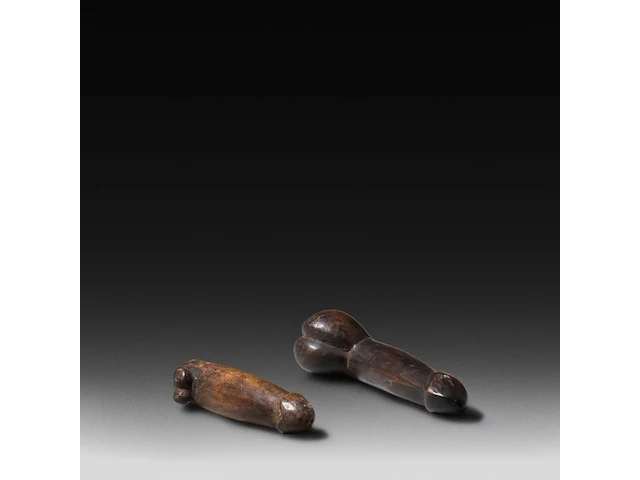 A collection of six small tribal fertility cult phalluses, d.r. congo, h 24 cm (tallest) - afbeelding 5 van  5