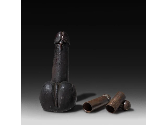 A collection of southeast asian fertility items, bhutan and others, h 23,5 cm (tallest) - afbeelding 4 van  8
