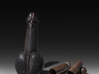 A collection of southeast asian fertility items, bhutan and others, h 23,5 cm (tallest) - afbeelding 4 van  8