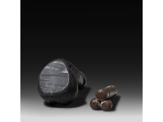 A collection of southeast asian fertility items, bhutan and others, h 23,5 cm (tallest) - afbeelding 6 van  8