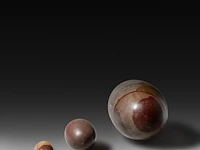A collection of tantric shiva lingams and one silver lingam (narmada bana) hanger, india, h 34 cm (tallest) - afbeelding 3 van  5