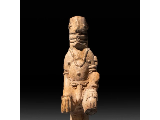 A collection of three african tribal fertility items, h 29 cm (tallest) - afbeelding 5 van  5