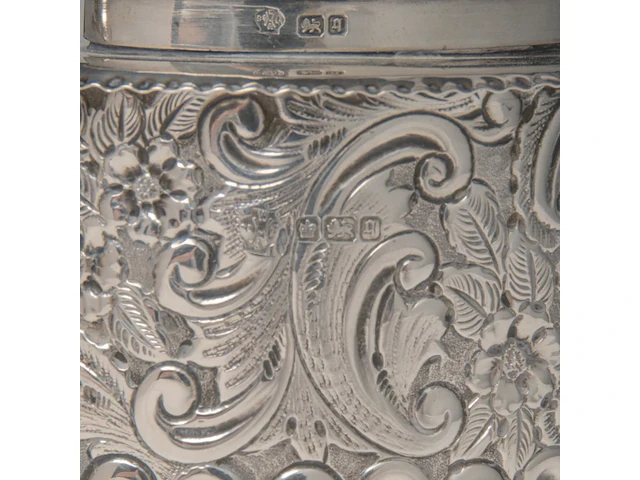 A collection of three english silver tea caddies, h 10 - 14,5 cm, total weight: 770 g - afbeelding 2 van  11