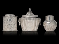 A collection of three english silver tea caddies, h 10 - 14,5 cm, total weight: 770 g