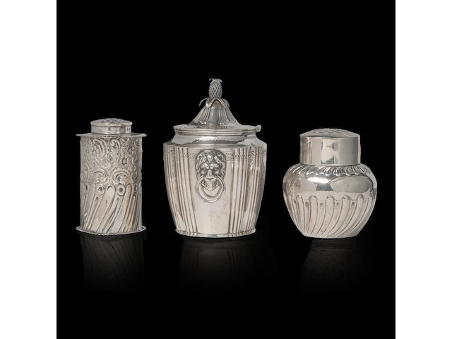 A collection of three english silver tea caddies, h 10 - 14,5 cm, total weight: 770 g - afbeelding 4 van  11