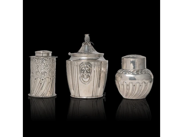 A collection of three english silver tea caddies, h 10 - 14,5 cm, total weight: 770 g - afbeelding 6 van  11
