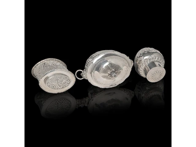 A collection of three english silver tea caddies, h 10 - 14,5 cm, total weight: 770 g - afbeelding 7 van  11