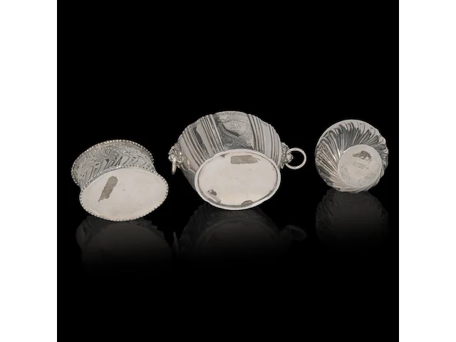 A collection of three english silver tea caddies, h 10 - 14,5 cm, total weight: 770 g - afbeelding 8 van  11