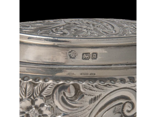 A collection of three english silver tea caddies, h 10 - 14,5 cm, total weight: 770 g - afbeelding 11 van  11