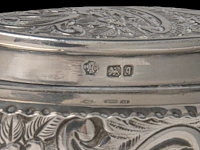 A collection of three english silver tea caddies, h 10 - 14,5 cm, total weight: 770 g - afbeelding 11 van  11