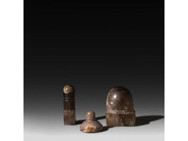 A collection of three rock crystal lingams, khmer, cambodia, h 8 cm (tallest) - afbeelding 3 van  5