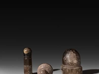 A collection of three rock crystal lingams, khmer, cambodia, h 8 cm (tallest) - afbeelding 4 van  5