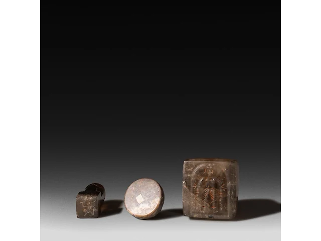 A collection of three rock crystal lingams, khmer, cambodia, h 8 cm (tallest) - afbeelding 5 van  5
