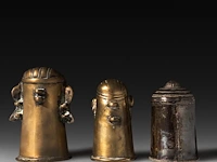 A collection of two brass and one silver ekamukha lingam covers with shiva's head, india 13 cm. (5.12 in.) - afbeelding 4 van  6