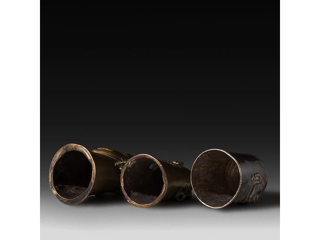 A collection of two brass and one silver ekamukha lingam covers with shiva's head, india 13 cm. (5.12 in.) - afbeelding 6 van  6