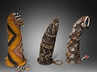 A collection of various penis sheaths, indonesia, and a papuan apron, l 72 cm (the largest sheath) - afbeelding 4 van  7