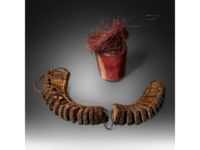 A collection of various penis sheaths, indonesia, and a papuan apron, l 72 cm (the largest sheath) - afbeelding 5 van  7