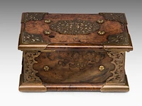 A colonial gilt bronze sirih casket in amboyna wood, batavia, early 19thc 11.5 x 23.5 x 17 cm. (4.53 x 9 1/4 x 6.69 in.) - afbeelding 4 van  16
