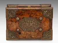 A colonial gilt bronze sirih casket in amboyna wood, batavia, early 19thc 11.5 x 23.5 x 17 cm. (4.53 x 9 1/4 x 6.69 in.) - afbeelding 6 van  16