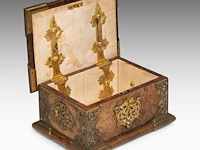 A colonial gilt bronze sirih casket in amboyna wood, batavia, early 19thc 11.5 x 23.5 x 17 cm. (4.53 x 9 1/4 x 6.69 in.) - afbeelding 14 van  16