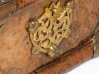 A colonial gilt bronze sirih casket in amboyna wood, batavia, early 19thc 11.5 x 23.5 x 17 cm. (4.53 x 9 1/4 x 6.69 in.) - afbeelding 15 van  16