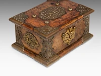 A colonial gilt bronze sirih casket in amboyna wood, batavia, early 19thc 11.5 x 23.5 x 17 cm. (4.53 x 9 1/4 x 6.69 in.) - afbeelding 16 van  16
