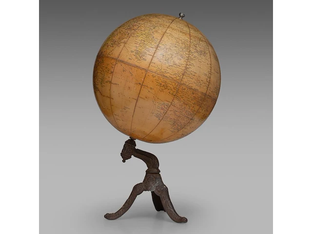 A copernican armillary sphere and two matching vintage globes the sphere: 60 cm. (23.62 in.), tallest globe: 55 cm. (21.64 in.) - afbeelding 2 van  18