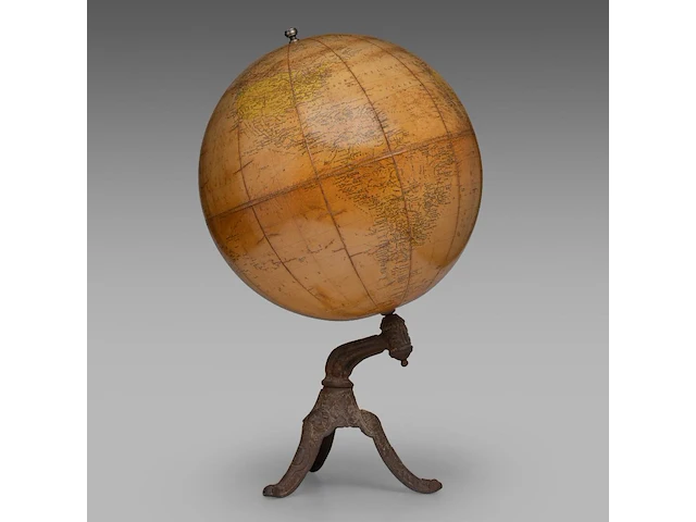 A copernican armillary sphere and two matching vintage globes the sphere: 60 cm. (23.62 in.), tallest globe: 55 cm. (21.64 in.) - afbeelding 4 van  18