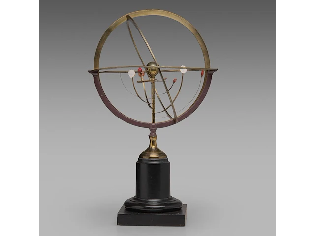 A copernican armillary sphere and two matching vintage globes the sphere: 60 cm. (23.62 in.), tallest globe: 55 cm. (21.64 in.) - afbeelding 6 van  18