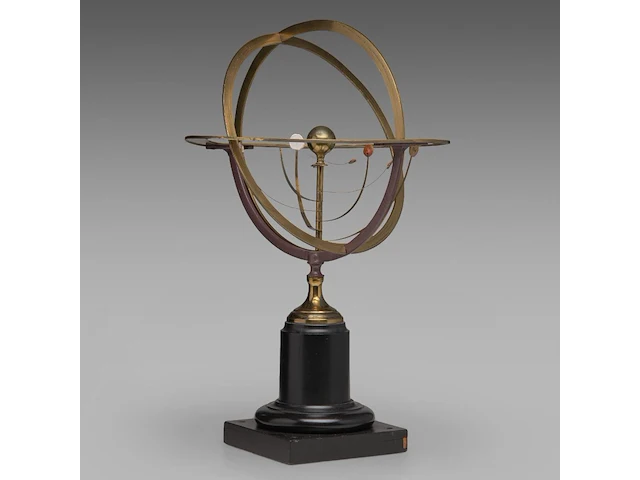 A copernican armillary sphere and two matching vintage globes the sphere: 60 cm. (23.62 in.), tallest globe: 55 cm. (21.64 in.) - afbeelding 7 van  18