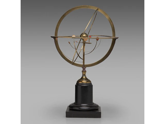 A copernican armillary sphere and two matching vintage globes the sphere: 60 cm. (23.62 in.), tallest globe: 55 cm. (21.64 in.) - afbeelding 9 van  18