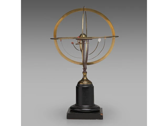 A copernican armillary sphere and two matching vintage globes the sphere: 60 cm. (23.62 in.), tallest globe: 55 cm. (21.64 in.) - afbeelding 10 van  18