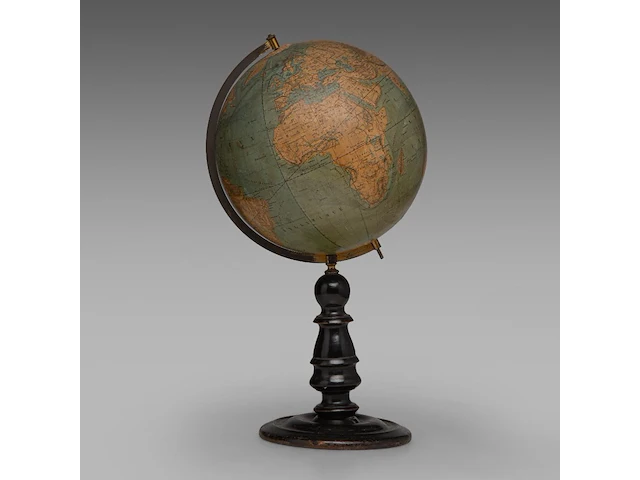 A copernican armillary sphere and two matching vintage globes the sphere: 60 cm. (23.62 in.), tallest globe: 55 cm. (21.64 in.) - afbeelding 11 van  18