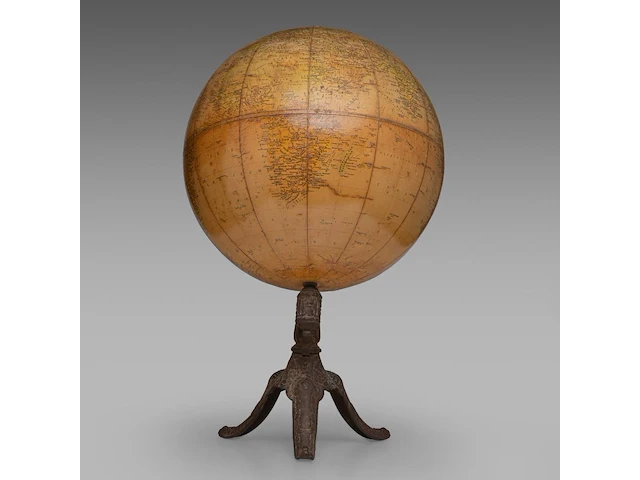 A copernican armillary sphere and two matching vintage globes the sphere: 60 cm. (23.62 in.), tallest globe: 55 cm. (21.64 in.) - afbeelding 18 van  18