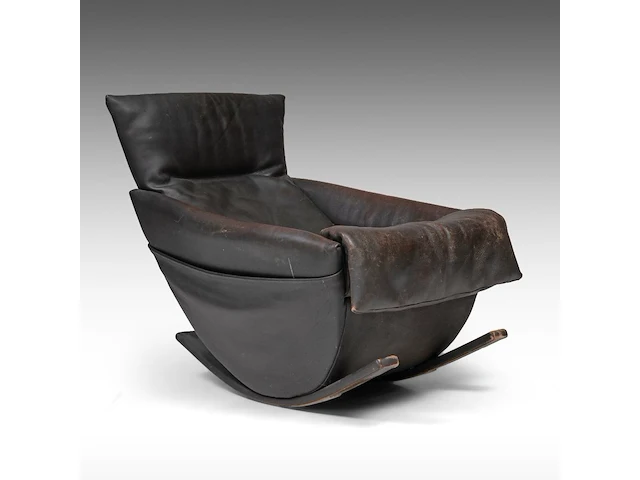 A dark leather rocking chair by de sede, 1970s 87 x 72 x 100 cm. (34 1/4 x 28.35 x 39.36 in.) - afbeelding 1 van  9