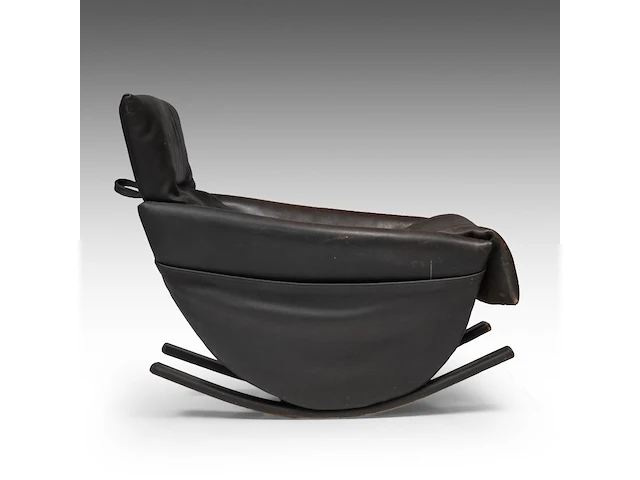 A dark leather rocking chair by de sede, 1970s 87 x 72 x 100 cm. (34 1/4 x 28.35 x 39.36 in.) - afbeelding 6 van  9