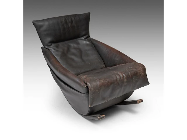 A dark leather rocking chair by de sede, 1970s 87 x 72 x 100 cm. (34 1/4 x 28.35 x 39.36 in.) - afbeelding 8 van  9