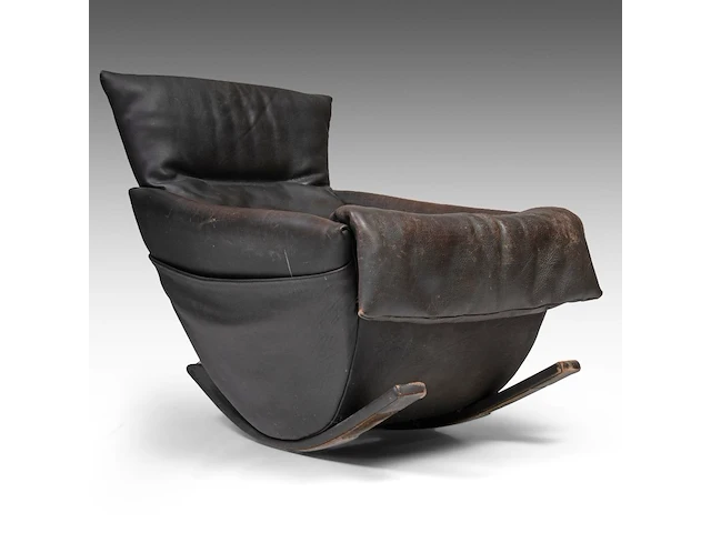 A dark leather rocking chair by de sede, 1970s 87 x 72 x 100 cm. (34 1/4 x 28.35 x 39.36 in.) - afbeelding 9 van  9