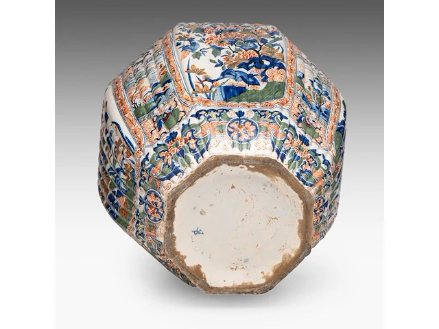 A decorative delftware chinoiserie vase and cover, 20thc 64 cm. (25.19 in.) - afbeelding 6 van  9