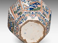 A decorative delftware chinoiserie vase and cover, 20thc 64 cm. (25.19 in.) - afbeelding 6 van  9