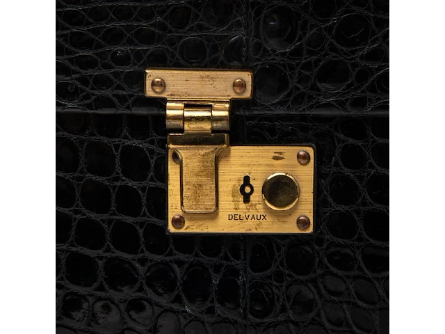 A delvaux vanity case in croco leather, with palladium hardware, ca 1980, h 17 - w 31 - d 23 cm - afbeelding 3 van  13