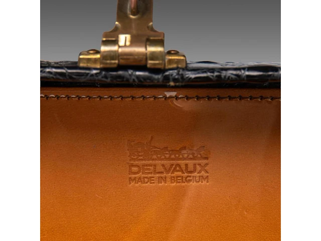 A delvaux vanity case in croco leather, with palladium hardware, ca 1980, h 17 - w 31 - d 23 cm - afbeelding 4 van  13