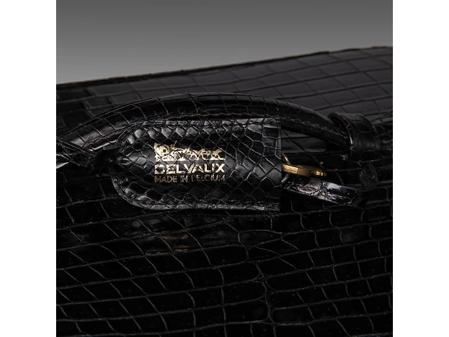 A delvaux vanity case in croco leather, with palladium hardware, ca 1980, h 17 - w 31 - d 23 cm - afbeelding 5 van  13
