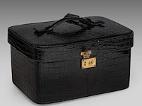A delvaux vanity case in croco leather, with palladium hardware, ca 1980, h 17 - w 31 - d 23 cm - afbeelding 6 van  13