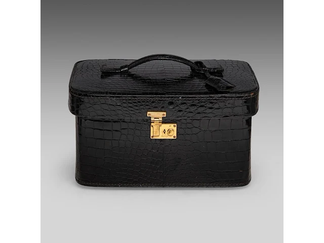 A delvaux vanity case in croco leather, with palladium hardware, ca 1980, h 17 - w 31 - d 23 cm - afbeelding 7 van  13