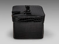 A delvaux vanity case in croco leather, with palladium hardware, ca 1980, h 17 - w 31 - d 23 cm - afbeelding 8 van  13