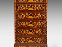 A dutch neoclassical marquetry chest of drawers, ca. 1800 159 x 101 x 43 cm. (62.60 x 39.75 x 16.92 in.) - afbeelding 2 van  5