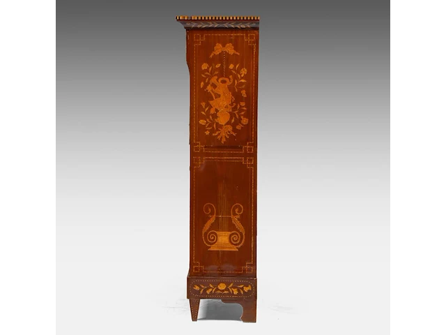 A dutch neoclassical marquetry chest of drawers, ca. 1800 159 x 101 x 43 cm. (62.60 x 39.75 x 16.92 in.) - afbeelding 3 van  5