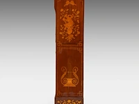 A dutch neoclassical marquetry chest of drawers, ca. 1800 159 x 101 x 43 cm. (62.60 x 39.75 x 16.92 in.) - afbeelding 3 van  5